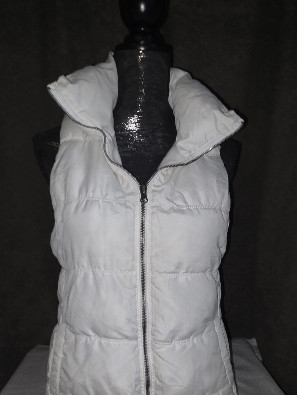 Sleeveless Puffer Down Filled Vest - White